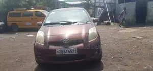Photo - Toyota Yaris 2010 Burgundy