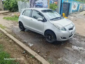 Toyota Yaris 2010 Silver