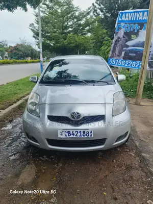 Toyota Yaris 2010 Silver