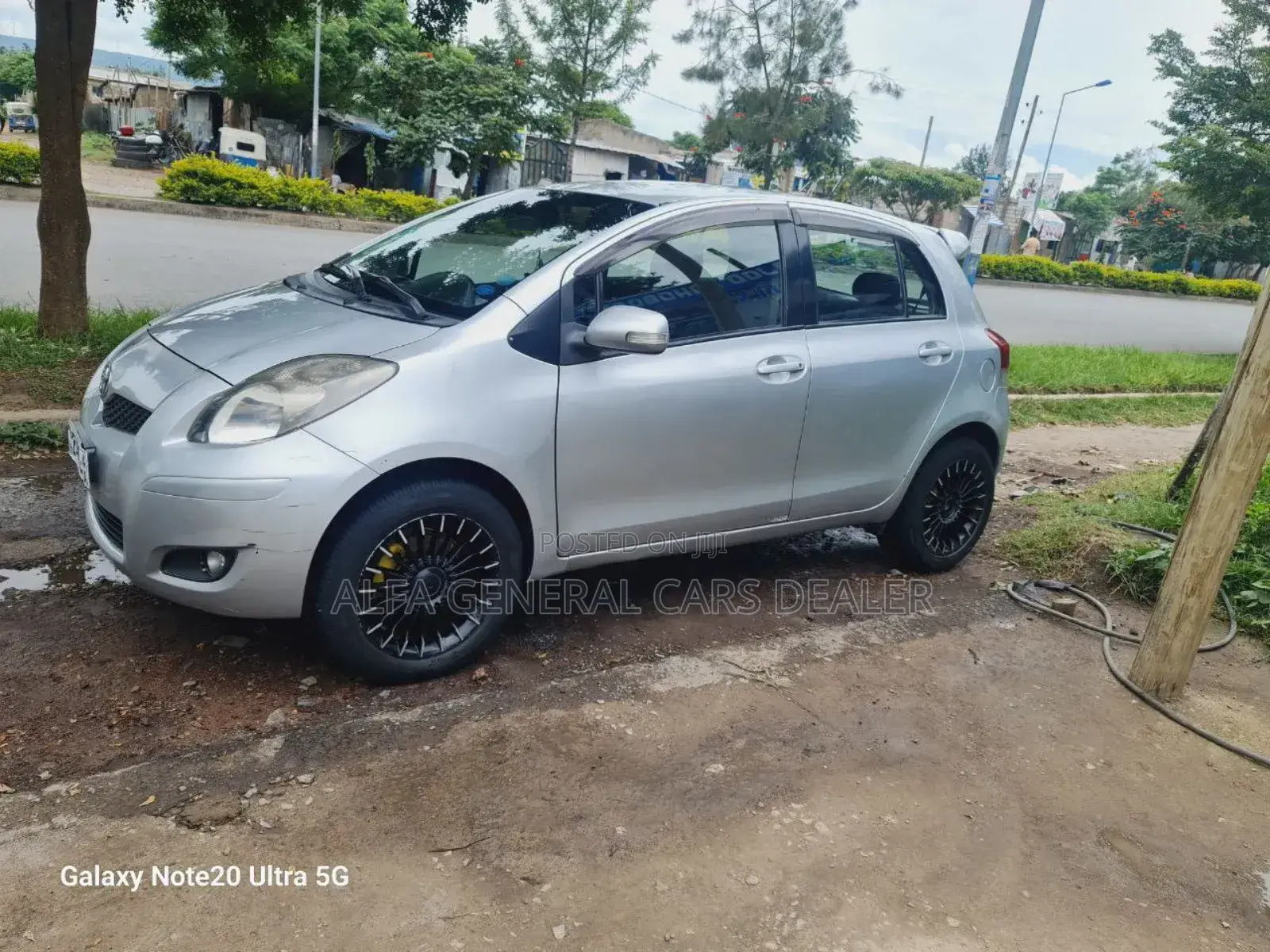 Toyota Yaris 2010 Silver