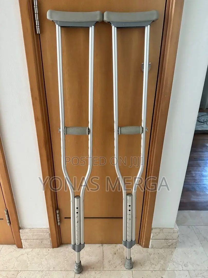 Underarm Crutches Are Suitable for Different Users.Its Quick