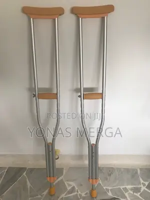 Photo - Axillary Underarm Crutches W/Durable Comfortable Pad Hand