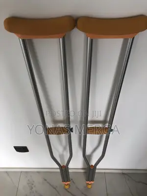 Photo - Crutche /Underarm Crutches Nine Gear Adjust Retractable Turn