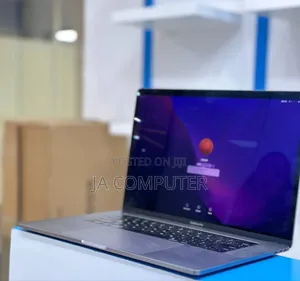 Photo - New Laptop Apple MacBook Pro 2017 16GB Intel Core I7 SSD 512GB