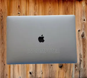 New Laptop Apple MacBook Pro 2017 16GB Intel Core I7 SSD 512GB