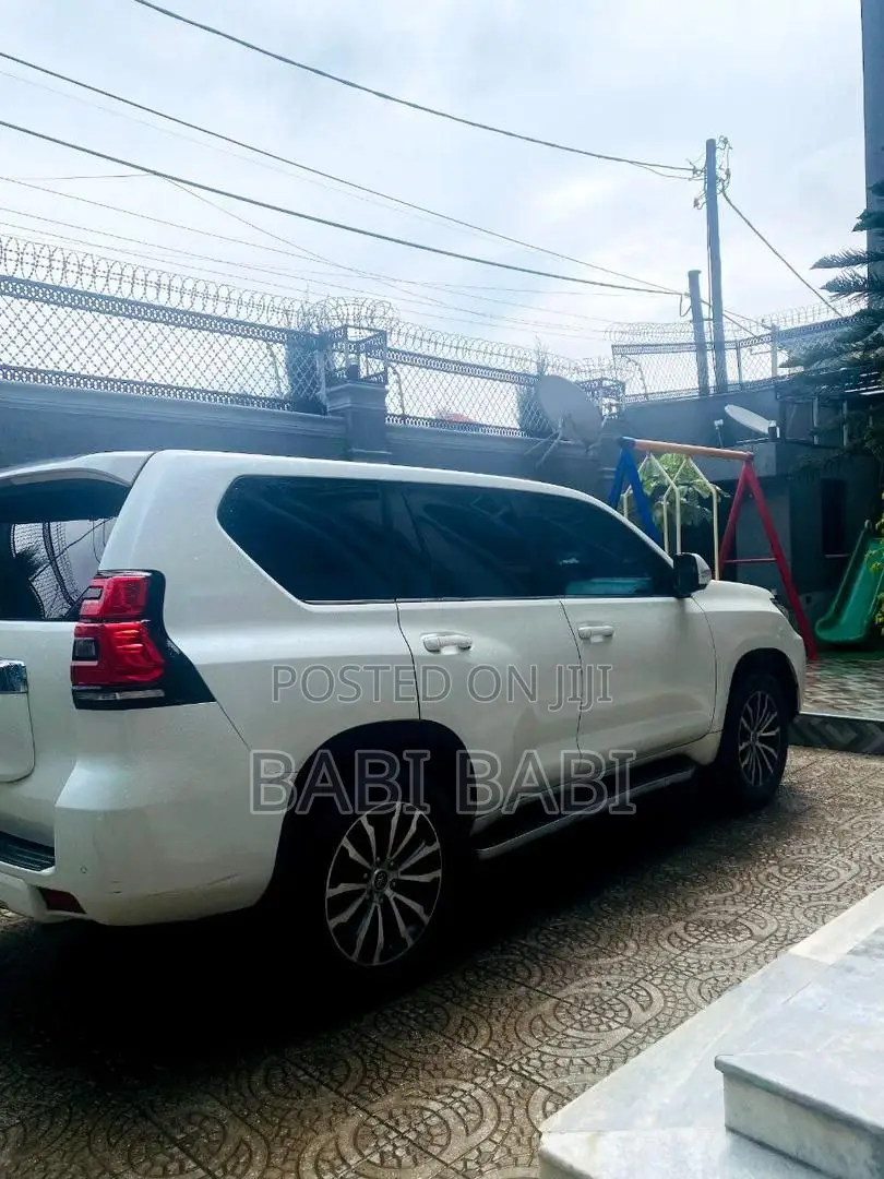 Toyota Land Cruiser Prado 2019 White