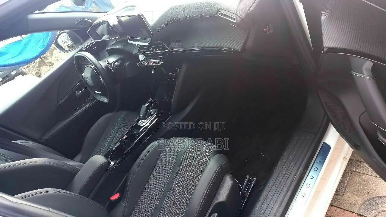 Peugeot 2008 2022 White