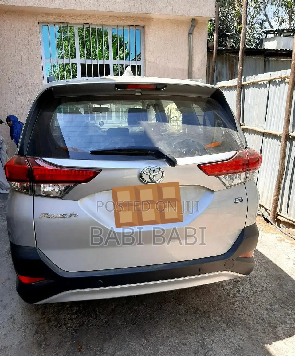 Toyota Rush 2022 Silver