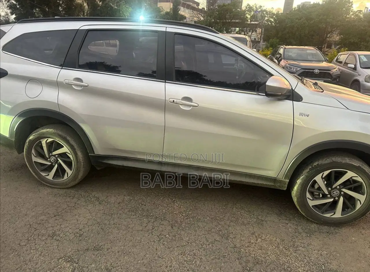 Toyota Rush 2022 Silver