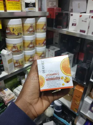 Photo - Dr Rashel Vitamin C Face Cream