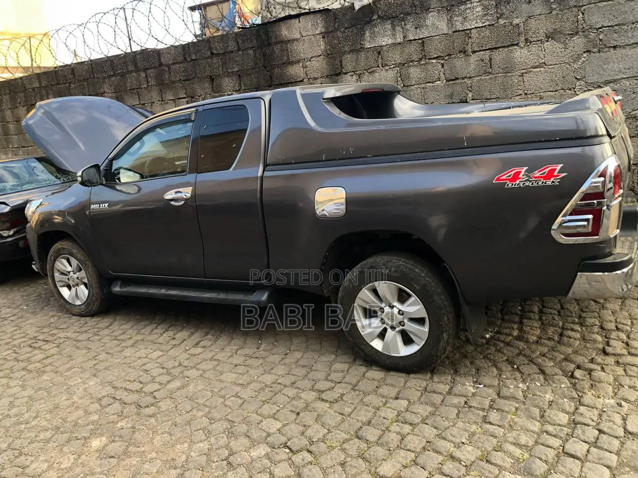 Toyota Hilux 2016 Gray