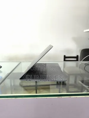 New Laptop Apple MacBook Pro M1 8GB Apple M1 SSD 256GB