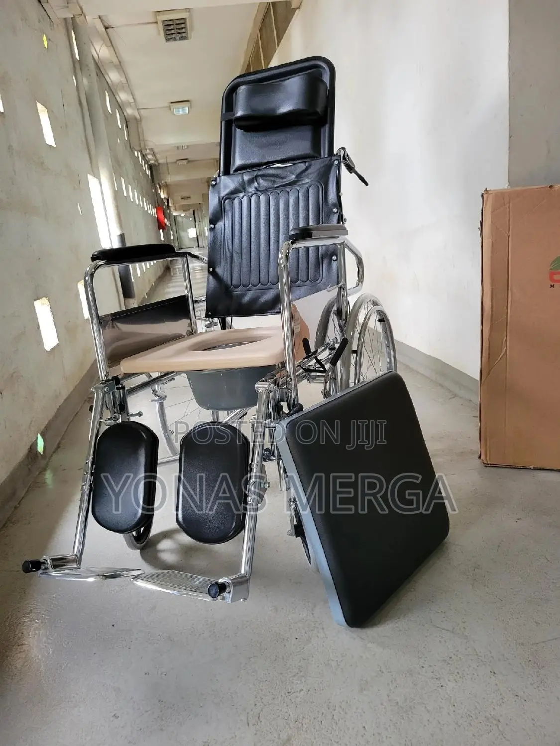 Commode Wheelchair Prevent Side Leakage,Easy Clean,Sanitary