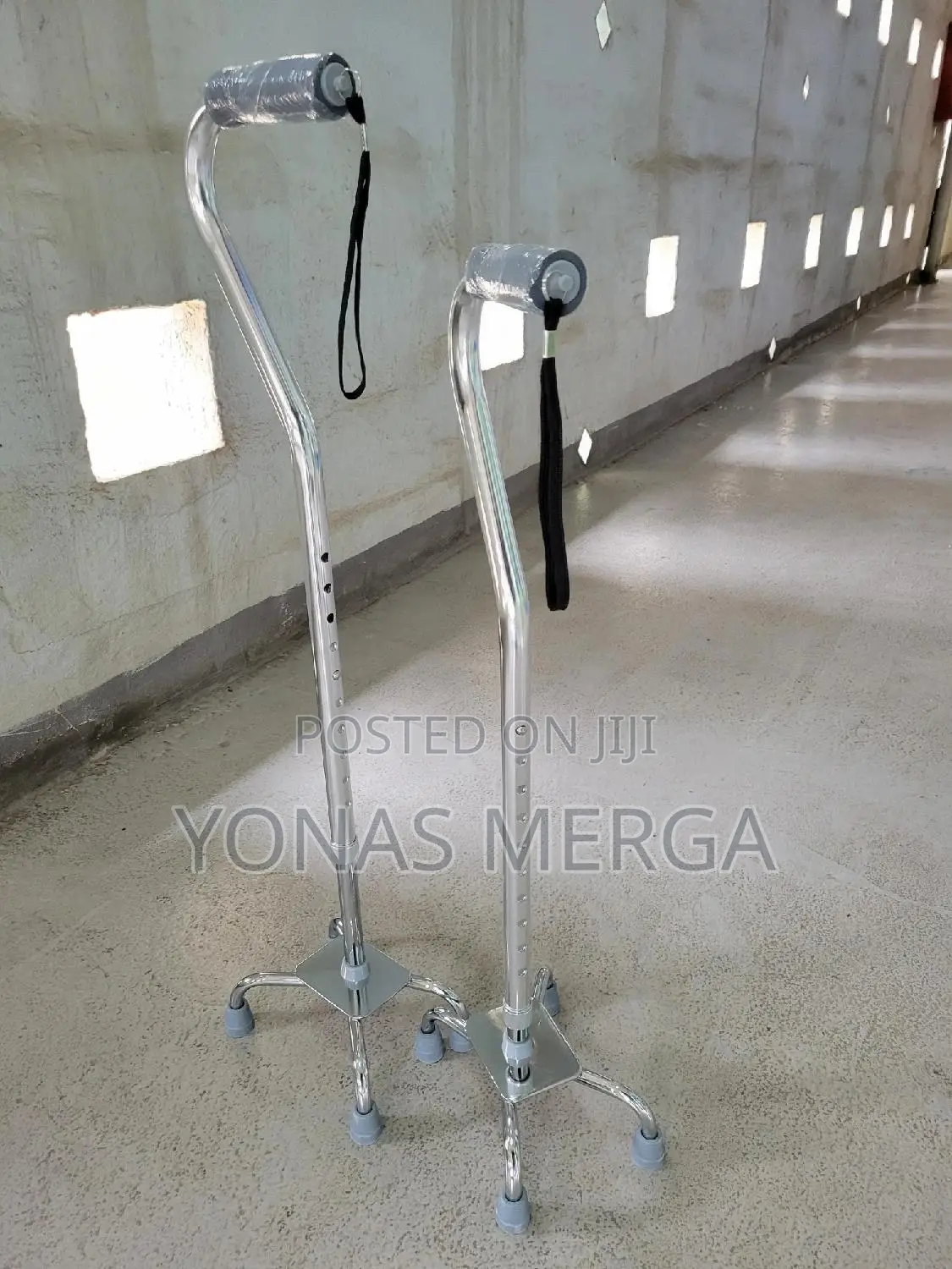 Aluminium ከዘራ*Four-Foot Walking Aid Crutches Gift of Love