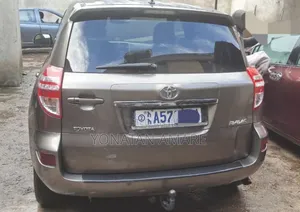 Toyota RAV4 2012 Gold