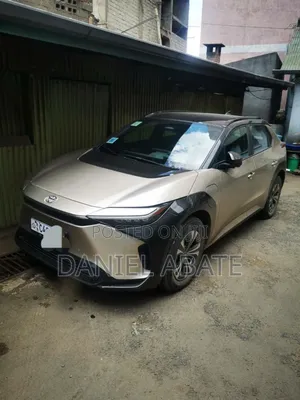 Photo - Toyota bZ4X 2023 Gray