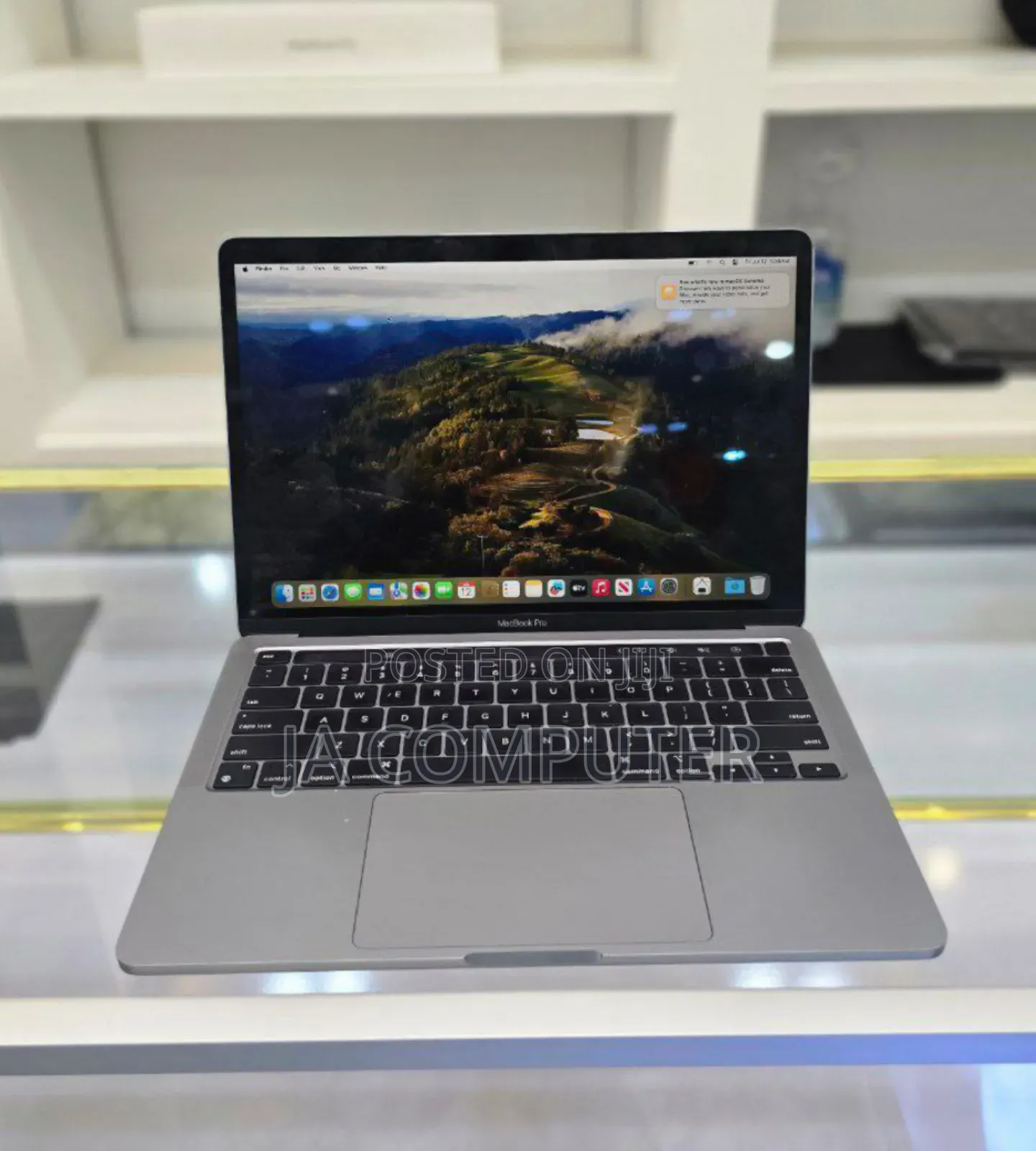 New Laptop Apple MacBook Pro 2020 M1 8GB Apple M1 SSD 256GB