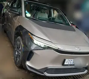 Photo - Toyota bZ4X 2023 Gold