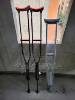 Photo - Adjustable 2pcs Underarm Crutch Axillary Walking Stick