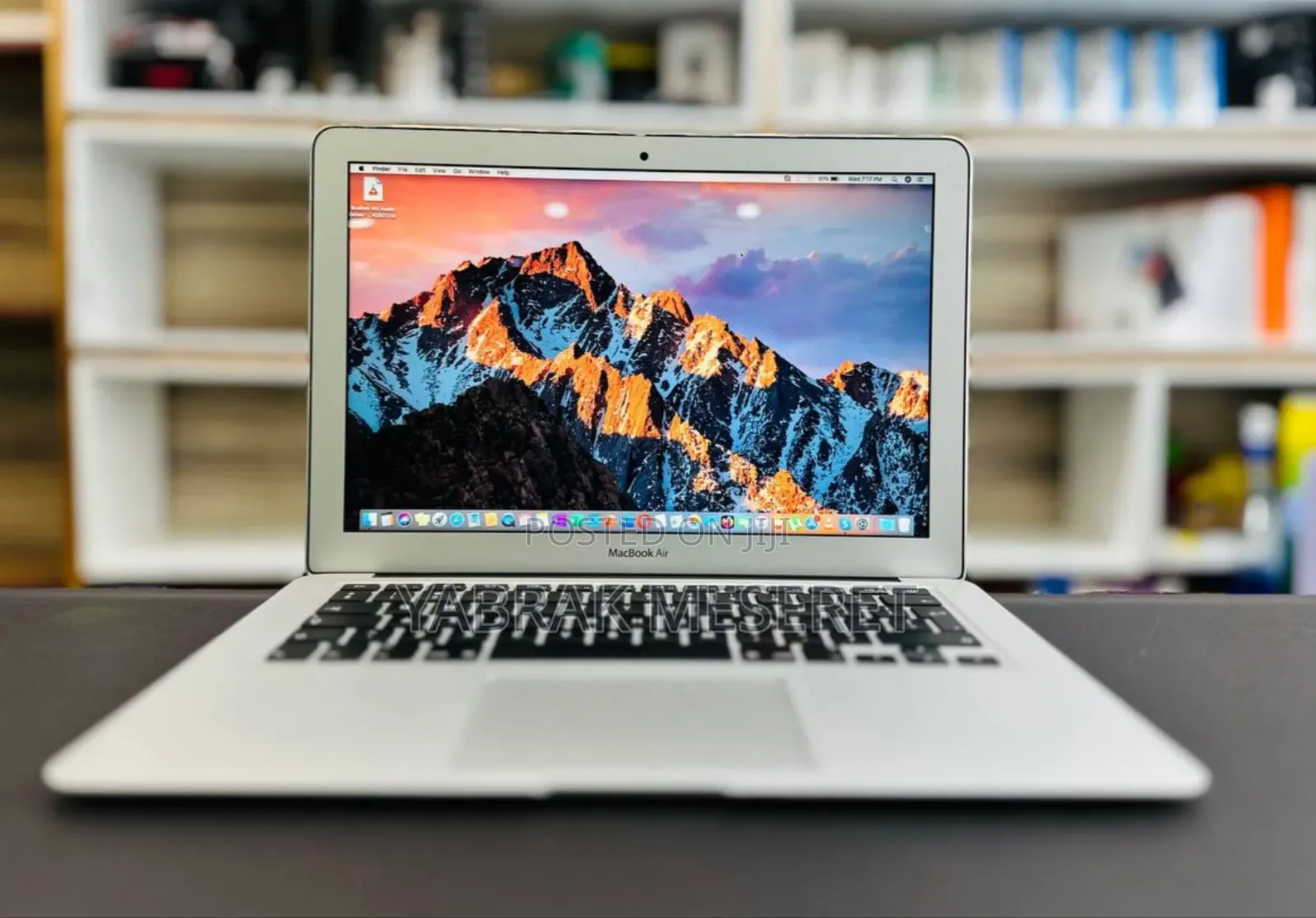 New Laptop Apple MacBook 2017 8GB Intel Core I5 SSD 256GB