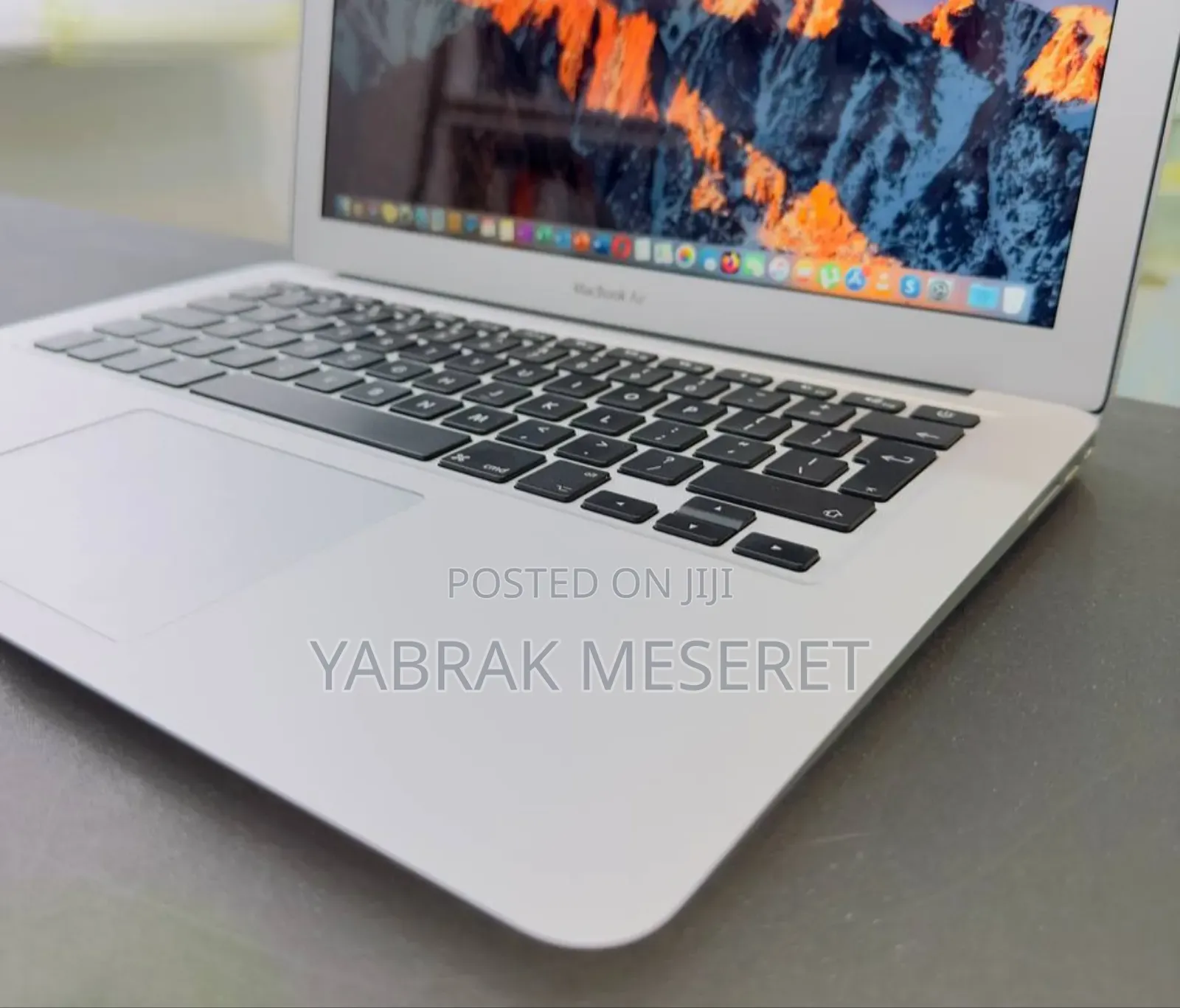 New Laptop Apple MacBook 2017 8GB Intel Core I5 SSD 256GB