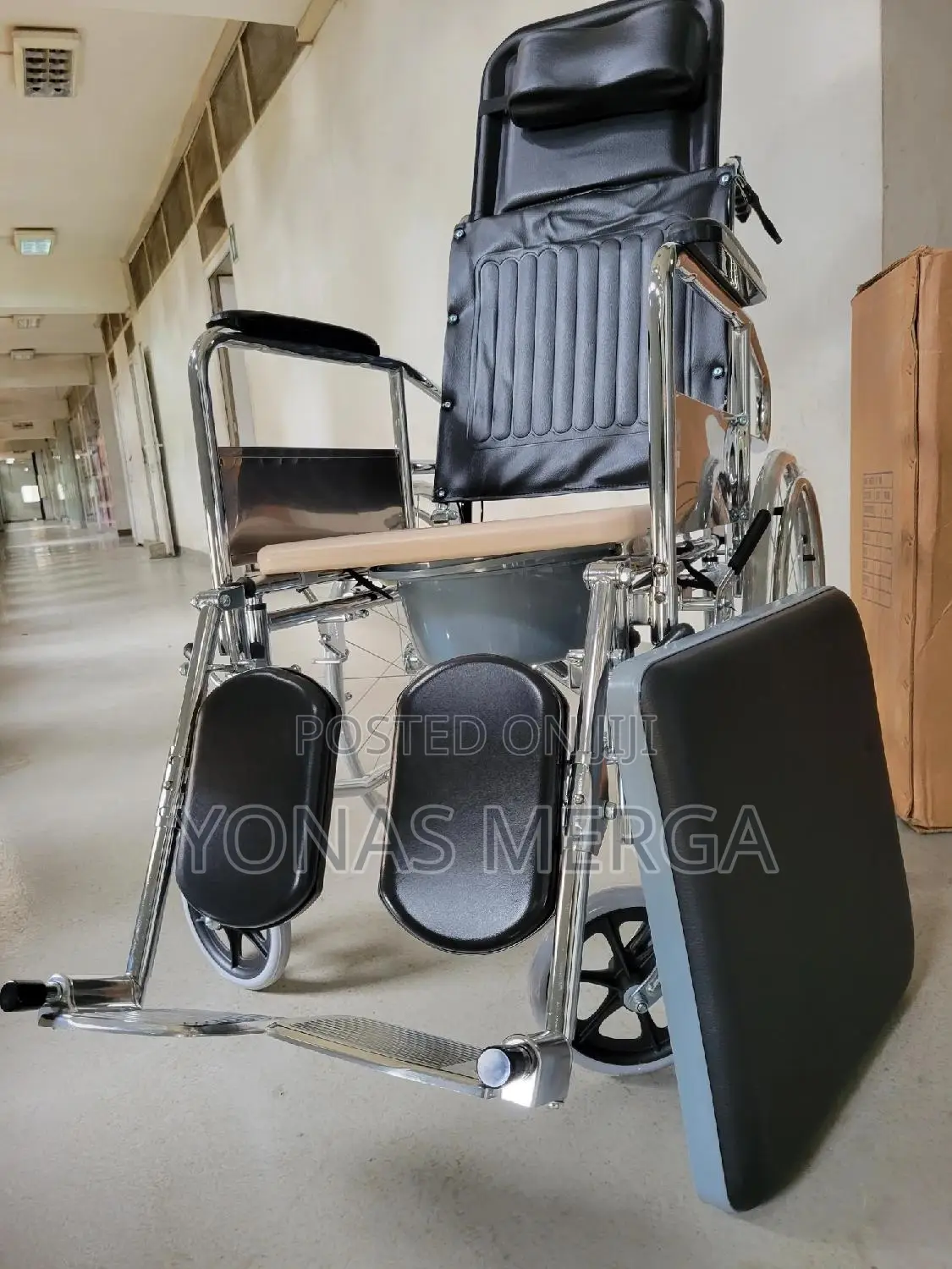 Commode Wheelchair Adjust the Pedal to Find Your Own Height