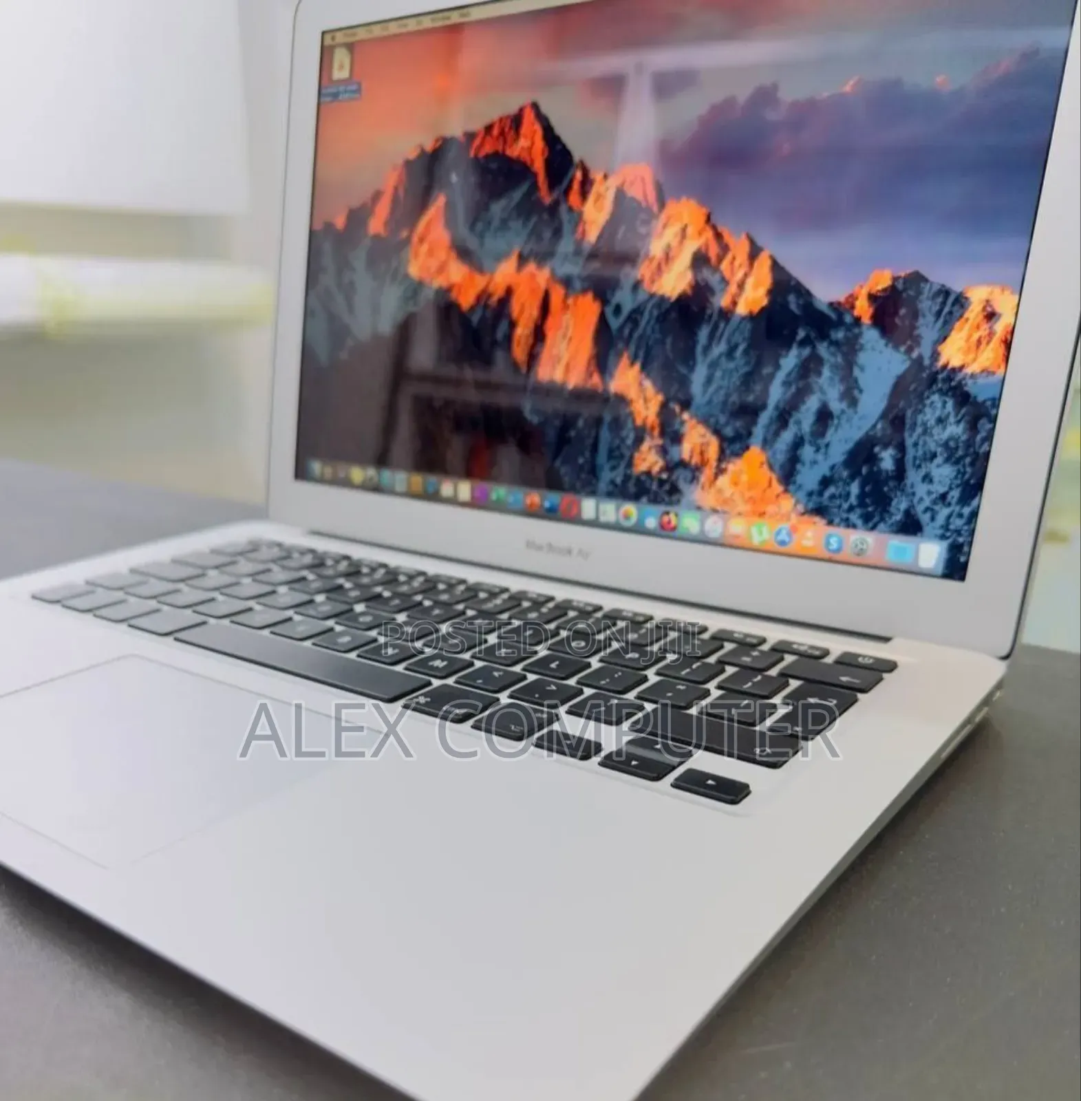 New Laptop Apple MacBook 2017 8GB Intel Core I5 SSD 128GB