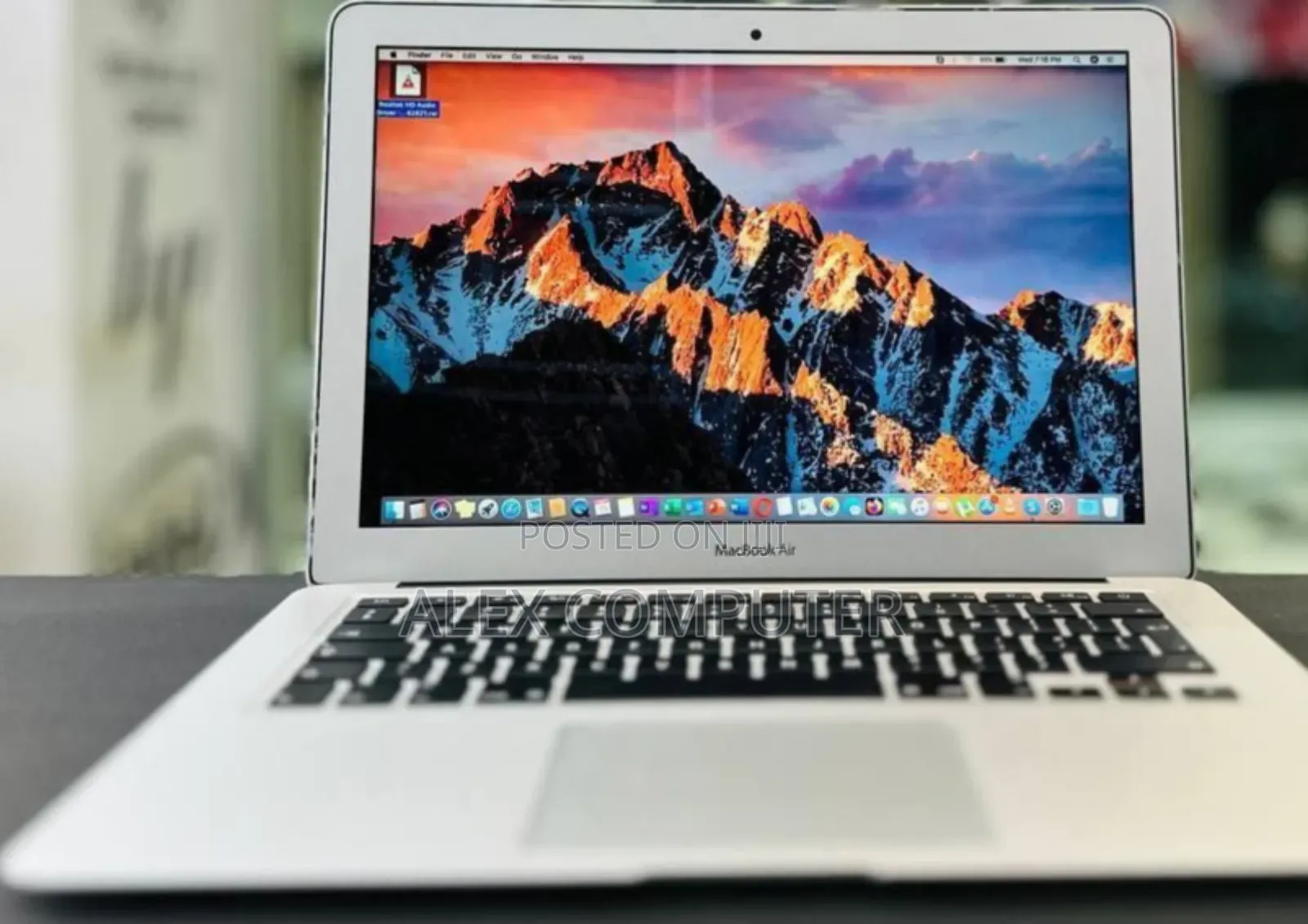 New Laptop Apple MacBook 2017 8GB Intel Core I5 SSD 128GB