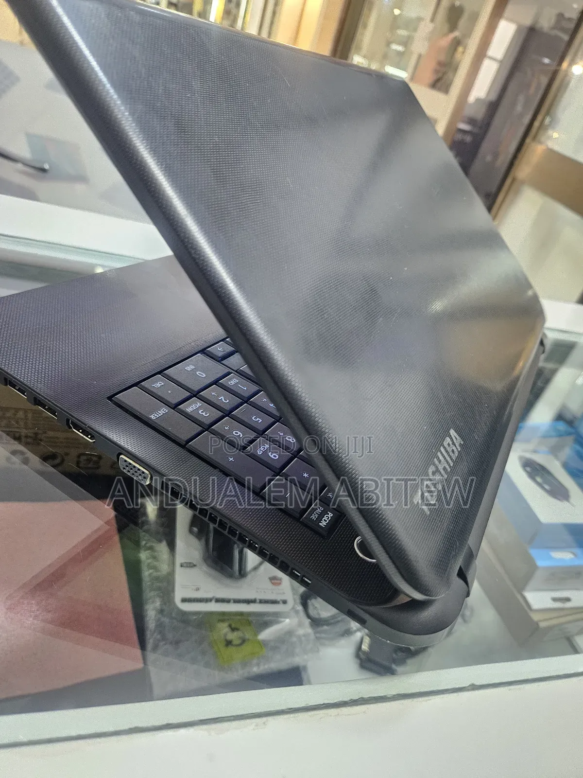 Laptop Toshiba Satellite C55 4GB Intel Pentium HDD 128GB