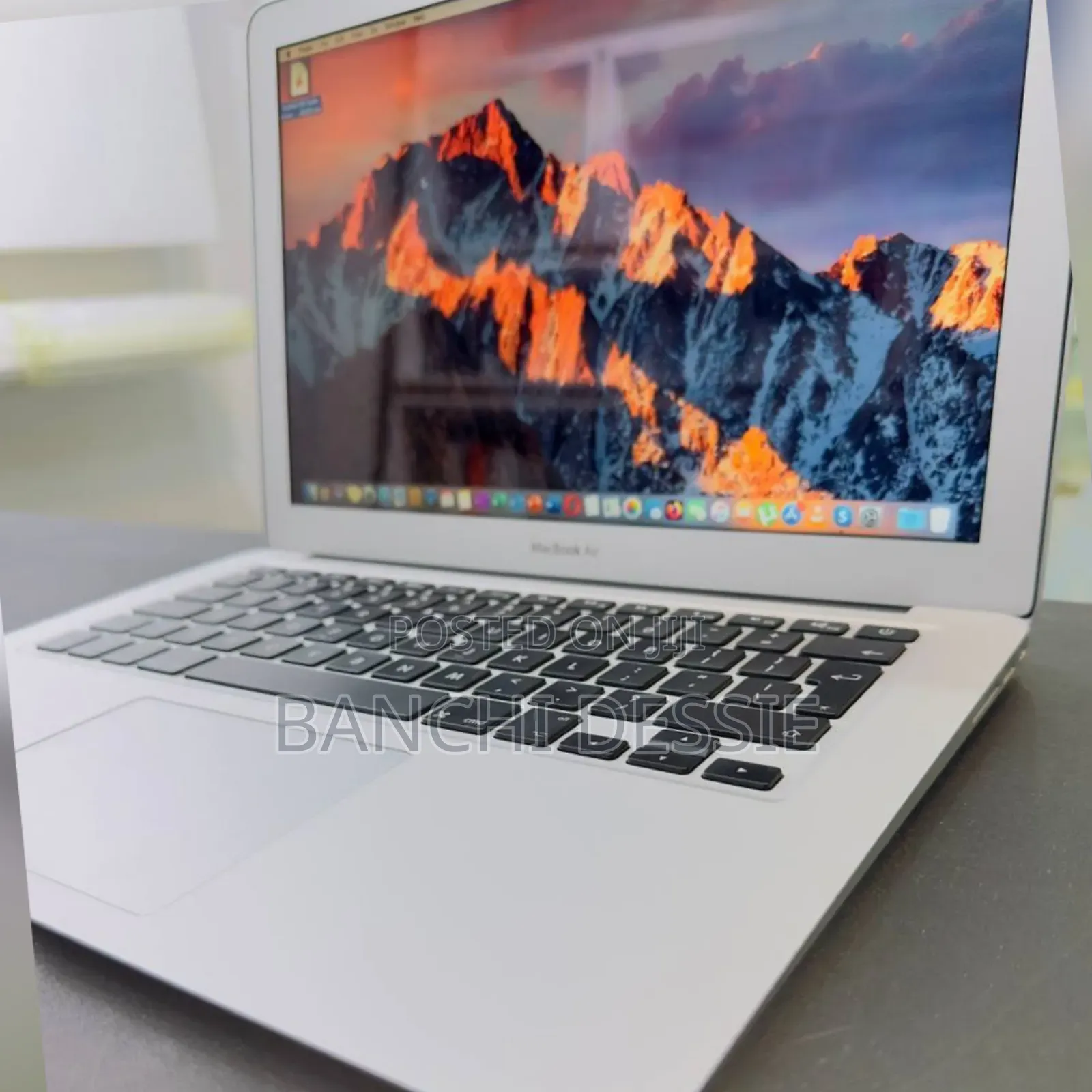New Laptop Apple MacBook Pro 2017 8GB Intel Core I5 SSD 128GB