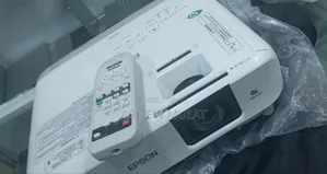 EPSON Projector (Dubai Used) Has Remote