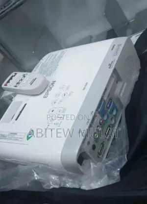 EPSON Projector (Dubai Used) Has Remote