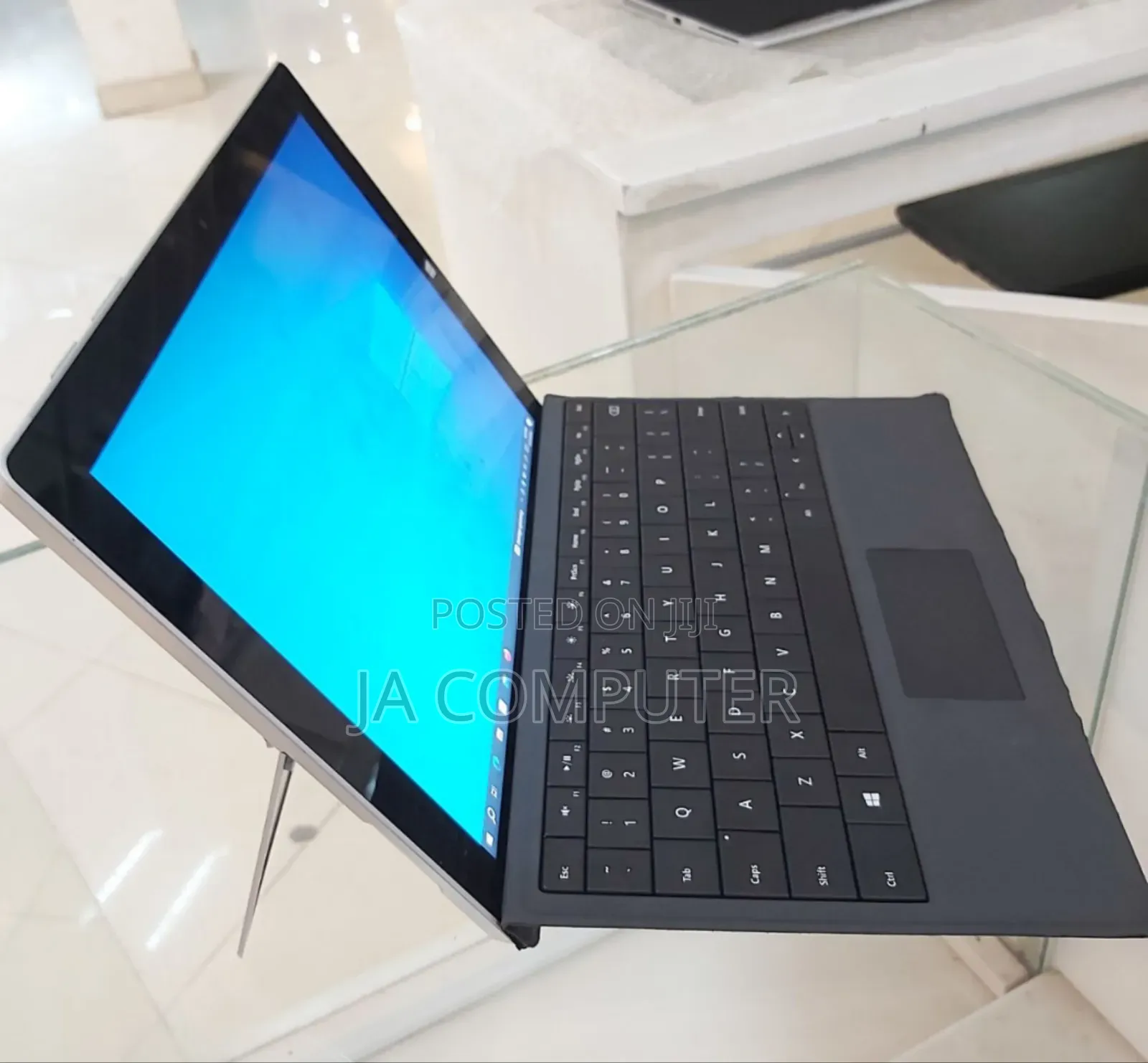 Laptop Microsoft Surface Pro 4GB Intel Atom SSD 128GB