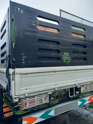 Isuzu Obama Cinat Mekina