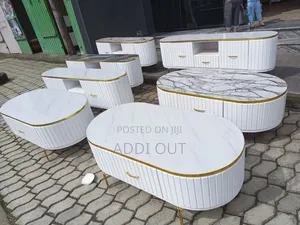 ቲቪ ስታንድ እና ጠረጴዛ