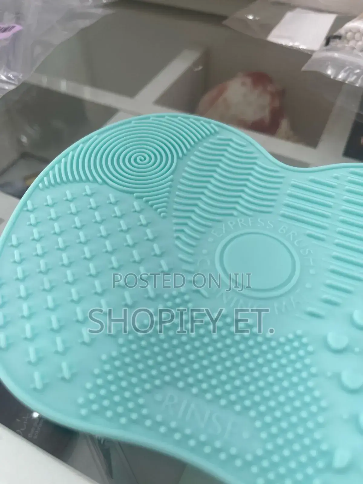 Makeup Brush Cleaner (Shien)