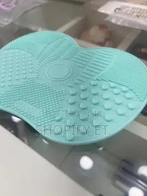 Makeup Brush Cleaner (Shien)