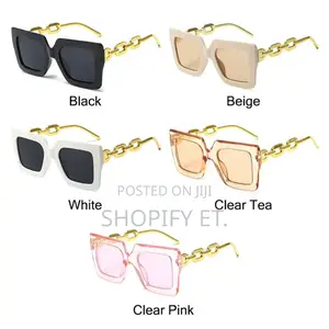 Sunglass/ Eyeglass