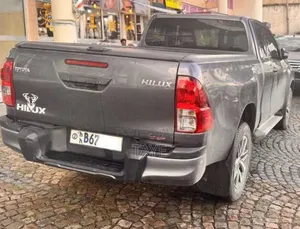 Toyota Hilux 2020 Gray
