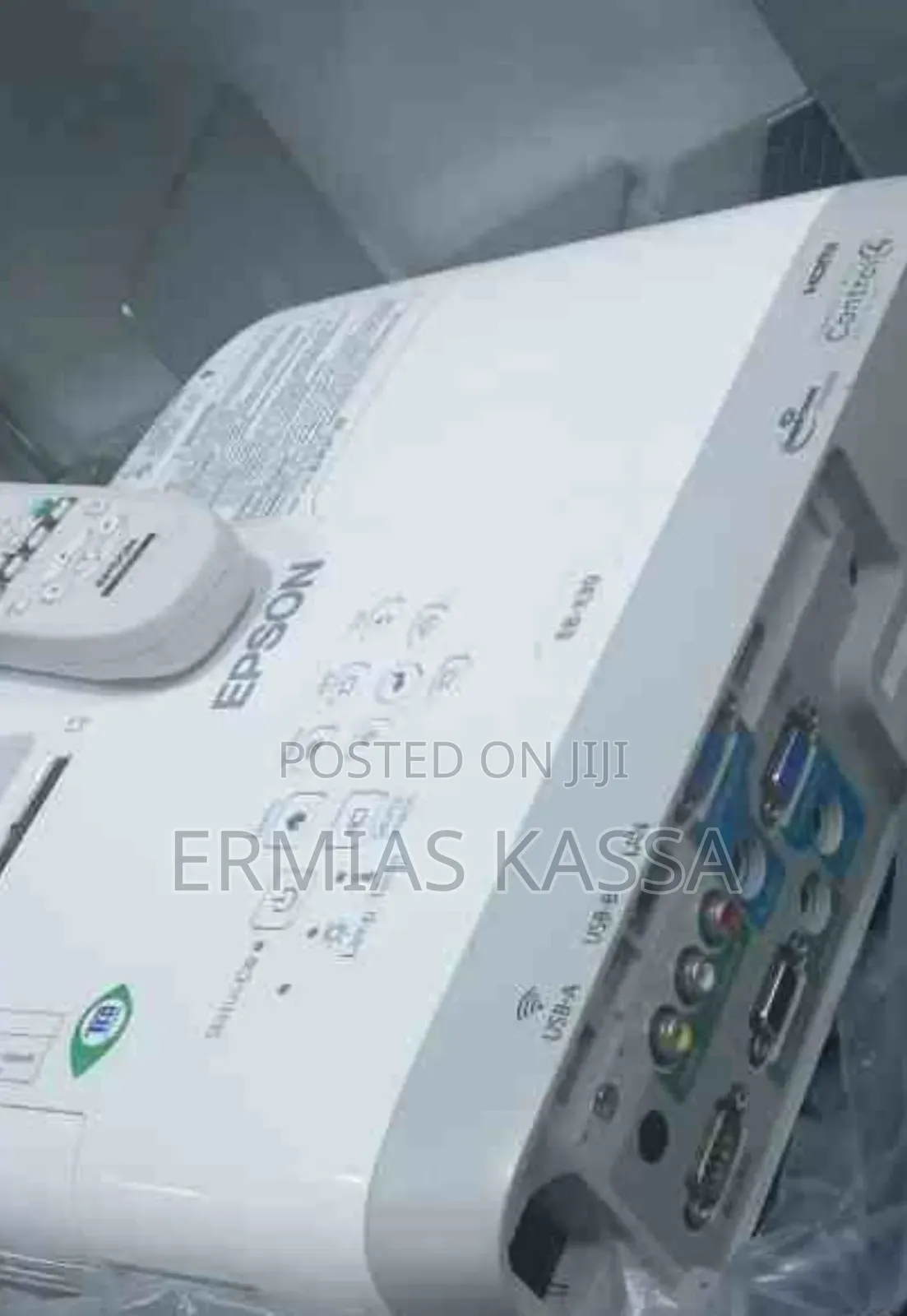 BRAND NEW EPSON Projector Has Remote