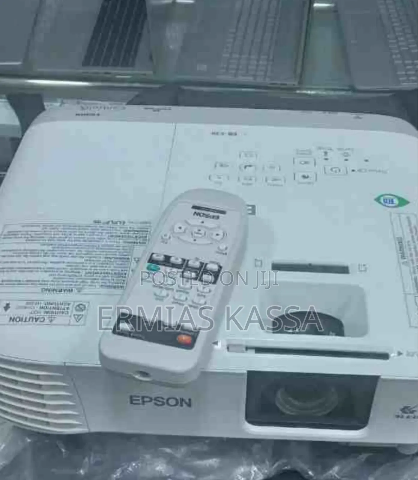 BRAND NEW EPSON Projector Has Remote