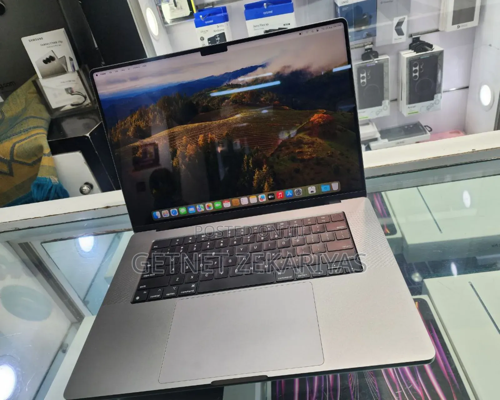 New Laptop Apple MacBook Pro 2021 M1 32GB Apple M1 Pro SSD 1T