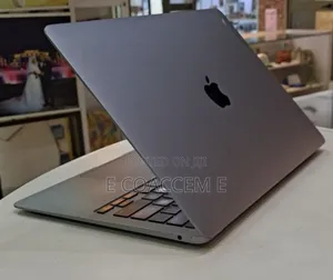New Laptop Apple MacBook 8GB Apple M1 SSD 256GB