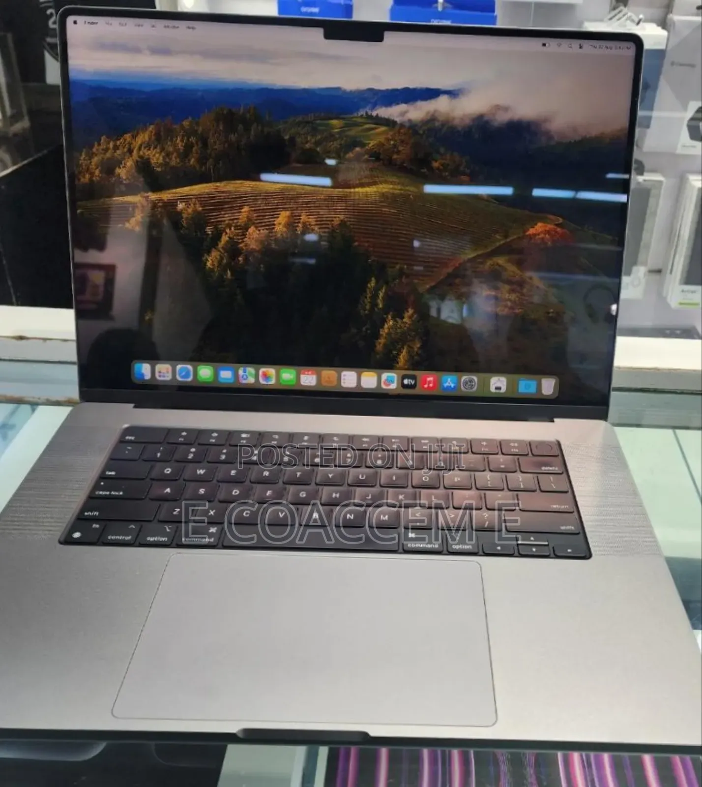 New Laptop Apple MacBook 32GB Apple M1 Pro SSD 1T