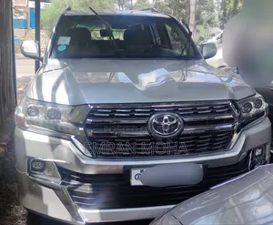 Photo - Toyota Land Cruiser 2012