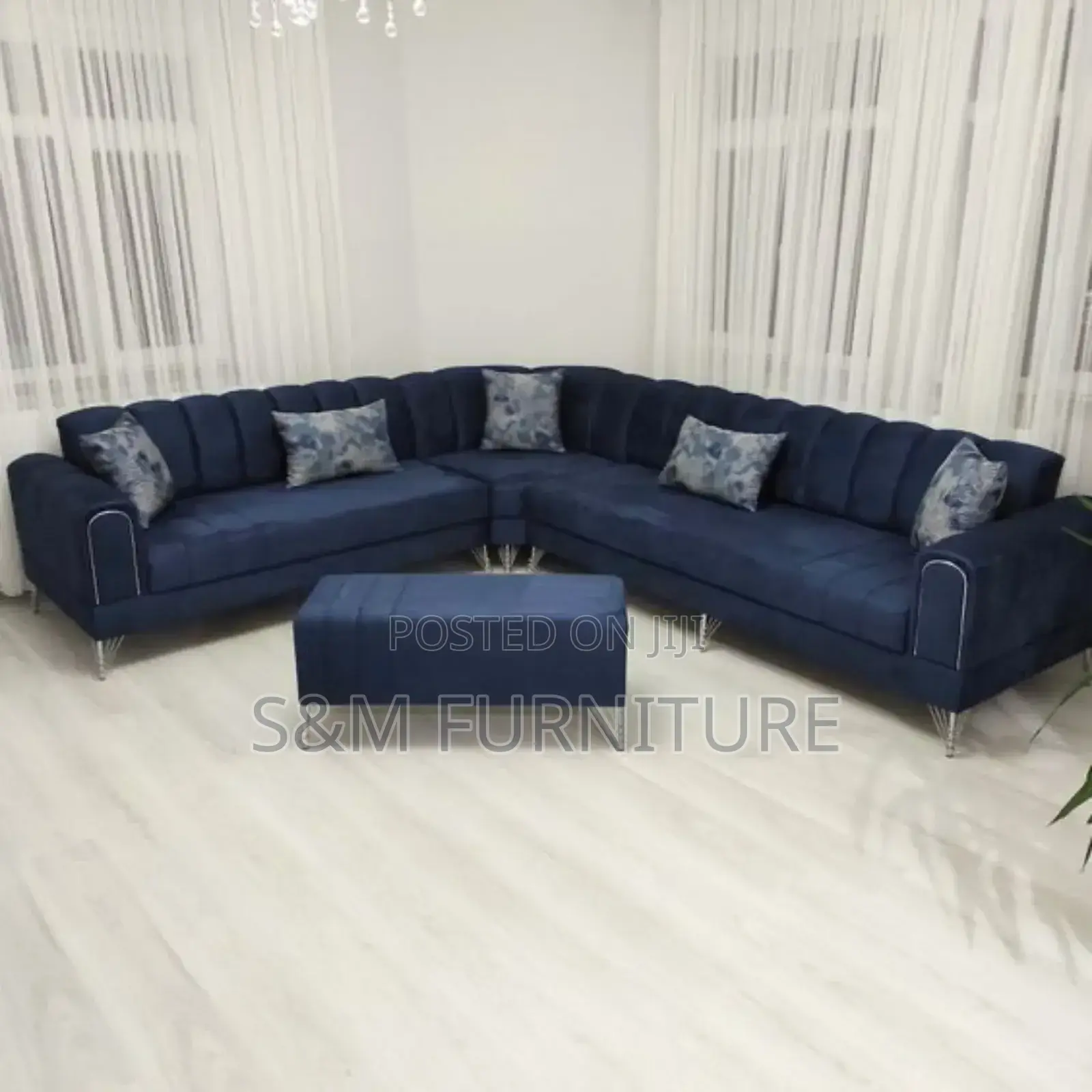 Stylish L Shape Sofa With Aluminium Sofa Legs