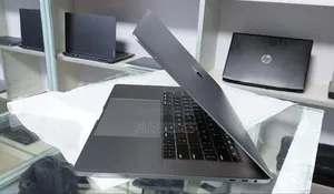 Photo - New Laptop Apple MacBook Pro 2019 32GB Intel Core I9 SSD 512GB