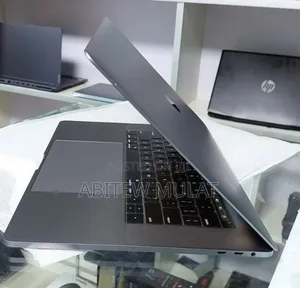 Photo - New Laptop Apple MacBook Pro 2019 32GB Intel Core I9 SSD 512GB