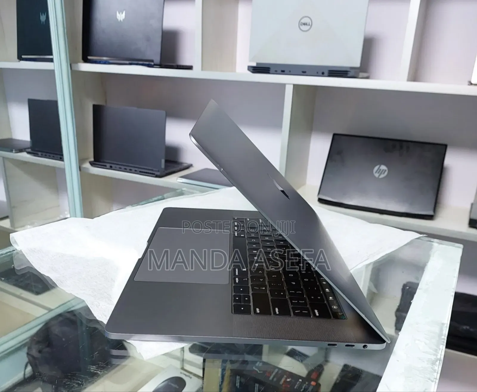 New Laptop Apple MacBook Pro 2019 32GB Intel Core I9 SSD 512GB