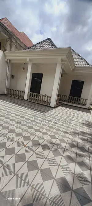 Furnished 5bdrm Villa in አአ, Bole for sale